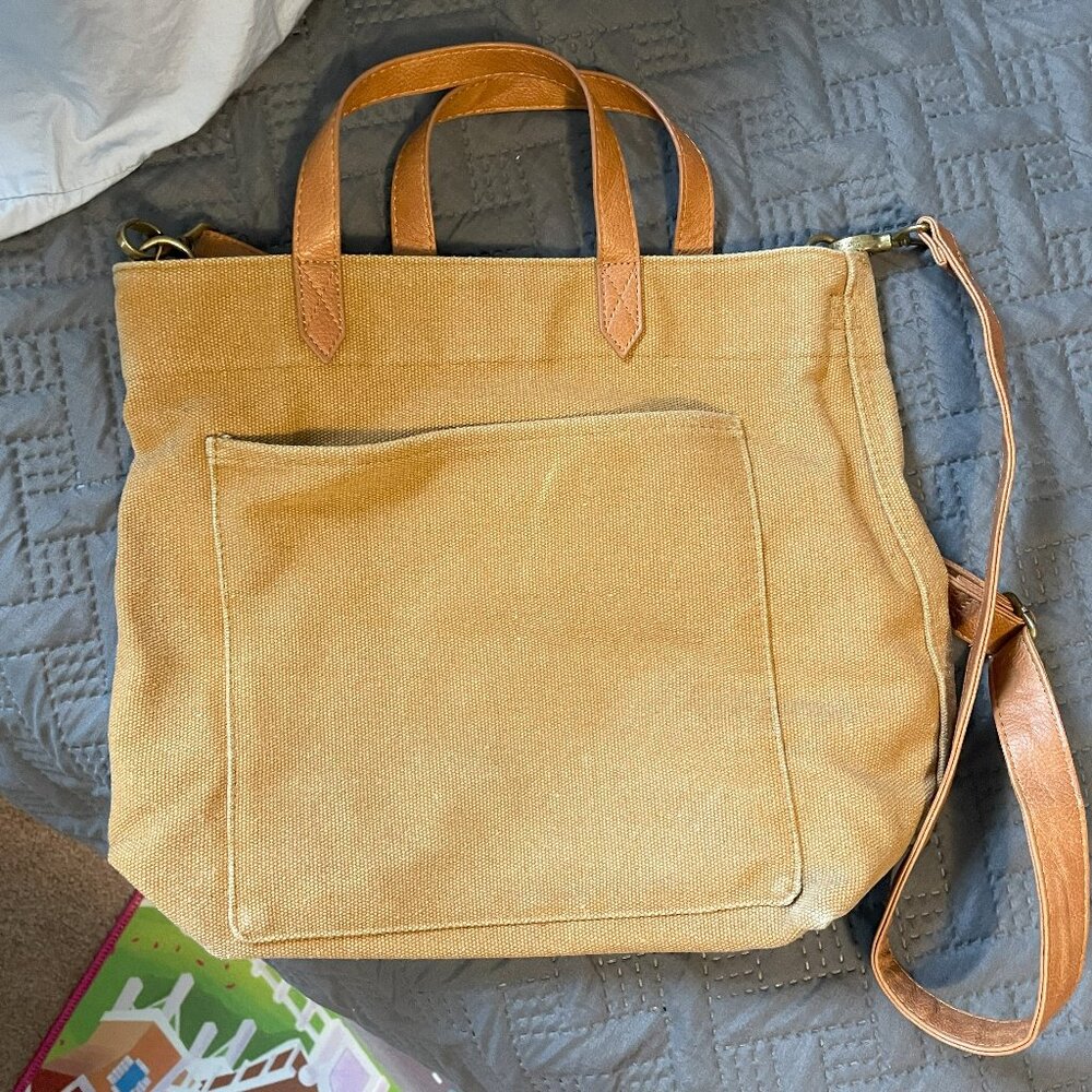 Thirty-One Window Shopper